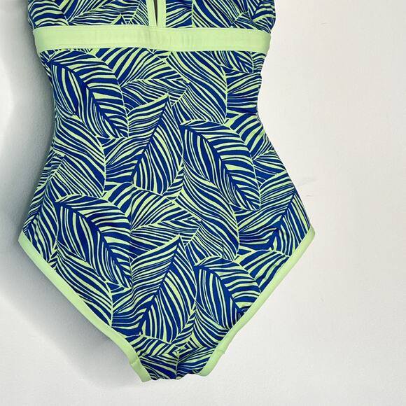 L.L.Bean Swimsuit Womens 6 Blue Green One Piece Leaf Print Built in Bra UPF 50+ - Picture 5 of 11